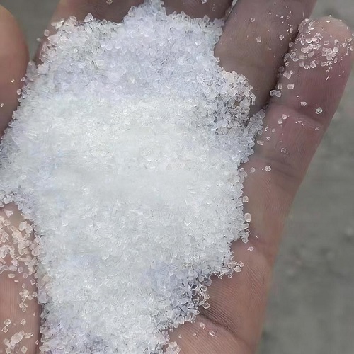 What Is the Correct Topdressing Method of Ammonium Sulfate for Acid-Loving Crops Such as Tea Trees and Blueberries?